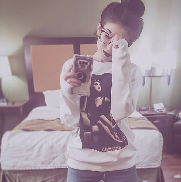 Meet your Posher, Tabitha - Picture 1 of 1